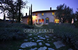 Cetona, Tuscany 53040