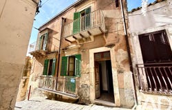 Noto, Sicily 96017