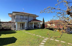 Como, Lombardy 22100