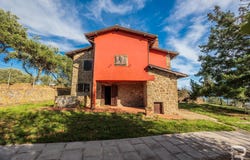 Uzzano, Tuscany 51010