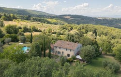 Cetona, Tuscany 53040