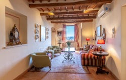 Cetona, Tuscany 53040