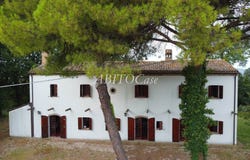 Pesaro, Marche 61121