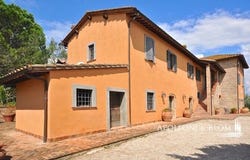 Strada Pié della collina, Perugia, Umbria 06132