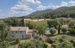 Cetona, Tuscany 53040