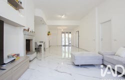 Varedo, Lombardy 20814