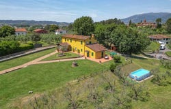Uzzano, Tuscany 51010