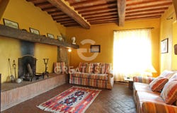Cetona, Tuscany 53040