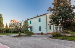 Buggiano, Tuscany 51011