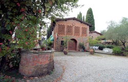 Uzzano, Tuscany 51010