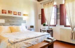 Sinalunga, Tuscany 53048