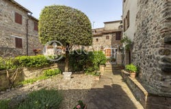 Radicofani, Tuscany 53040