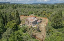 Cetona, Tuscany 53040