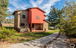 Uzzano, Tuscany 51010