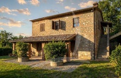 Cetona, Tuscany 53040