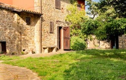 Uzzano, Tuscany 51010