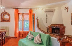 Cinigiano, Tuscany 58044