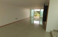 VENTA DE CASA como nueva, que cuenta con un roof garden para disfrutar de noches en familia, Fracc. Lomas Del Valle, Puebla, Puebla, 72595, Puebla, Puebla 72595