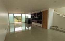 VENTA DE CASA como nueva, que cuenta con un roof garden para disfrutar de noches en familia, Fracc. Lomas Del Valle, Puebla, Puebla, 72595, Puebla, Puebla 72595