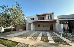 Maple, 5, Parque Central, Yucatan 97305