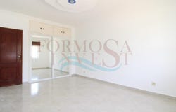 Quelfes, Algarve 8700