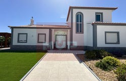 Quelfes, Algarve 8700