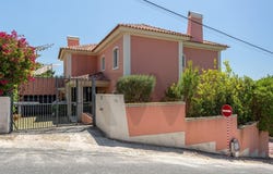 Cruz Quebrada, Lisbon