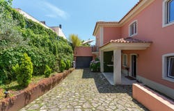 Cruz Quebrada, Lisbon