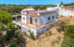 Quelfes, Algarve 8700