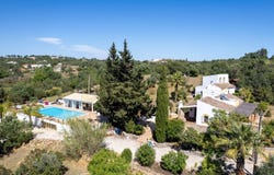 Quelfes, Algarve 8700