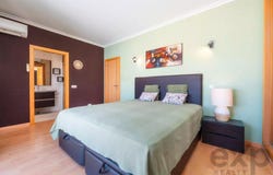 Quelfes, Algarve 8700