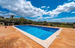 Quelfes, Algarve 8700