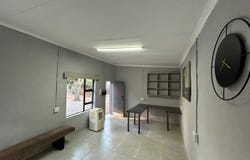 Bo-dorp, North West 300