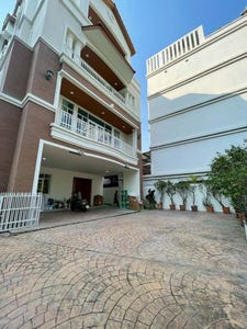 /international/th/little-bao-sukhumvit-55-khlong-tan-nuea-vadhana-bangkok-10110-thailand-vadhana-bangkok-340106642040/