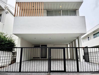 /international/th/courtyard-villa-thap-chang-saphan-sung-bangkok-10240-thailand-saphan-sung-bangkok-340105669173/?lang=id