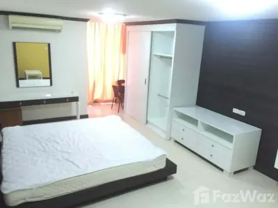 /international/th/sorasak-osot-drug-store-sutthisan-winitchai-road-ratchadaphisek-din-daeng-bangkok-10400-thailand-din-daeng-bangkok-340105623351/