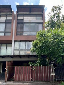 /international/th/the-plot-yen-akat-soi-nawin-chong-nonsi-yan-nawa-bangkok-10120-thailand-yan-nawa-bangkok-340106662968/?lang=es