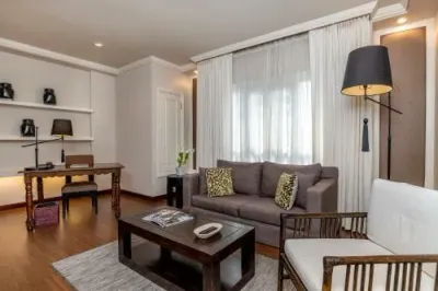 /international/th/sala-daeng-road-si-lom-bang-rak-bangkok-10500-thailand-bang-rak-bangkok-340106632845/