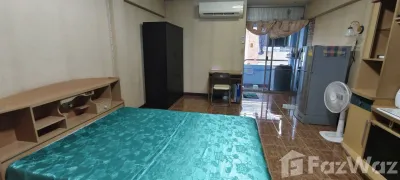 /international/th/sorasak-osot-drug-store-sutthisan-winitchai-road-ratchadaphisek-din-daeng-bangkok-10400-thailand-din-daeng-bangkok-340108788032/