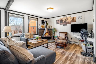 /international/us/220-charter-hills-road-beech-mountain-nc-110097588473/?lang=en