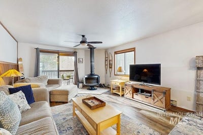 /international/us/1630-n-davis-ave-mccall-id-110098843988/?lang=en
