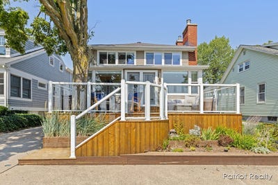 /international/us/16631-lakeview-street-spring-lake-mi-110098283157/
