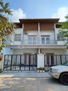 /international/kh/bak-kaeng-chroy-changvar-phnom-penh-360107131000/