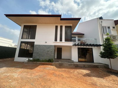 /international/gh/adjiringanor-4-bedroom-ho-accra-greater-accra-region-310098123548/