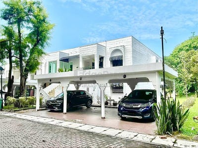 /international/my/wrc-world-racket-centre-jalan-cinta-air-country-heights-43000-kajang-selangor-kajang-selangor-370120390458/