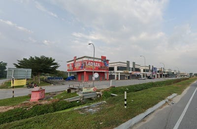/international/my/j-kuala-selangor-selangor-370120323370/