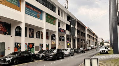 /international/my/petaling-jaya-selangor-370120370738/