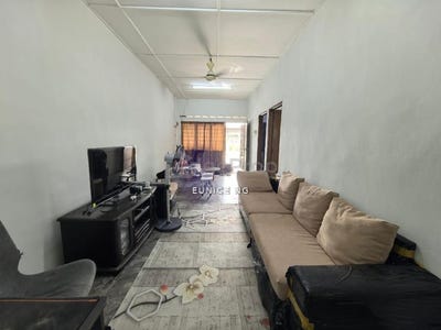 /international/my/jalan-emas-merah-pekan-nanas-pekan-nenas-johor-370120312231/