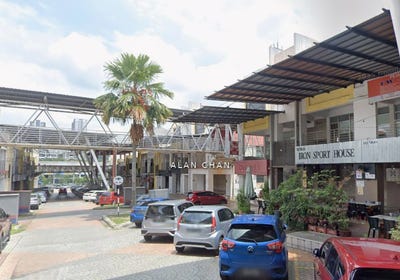 /international/my/seri-kembangan-selangor-370120480702/