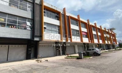 /international/my/jalan-iskandar-puteri-gelang-patah-johor-370120480451/